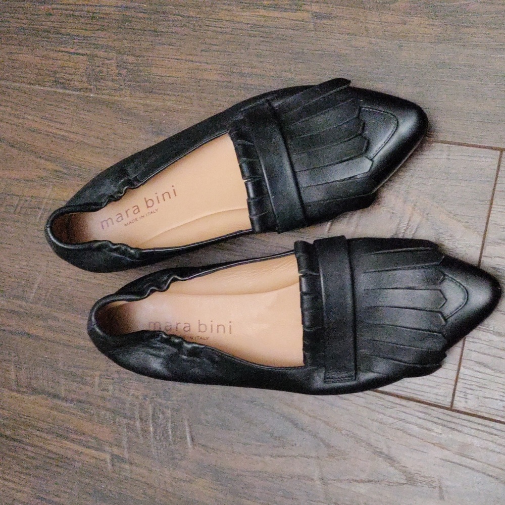 Mara Bini Black Leather Fringed Flap Loafers